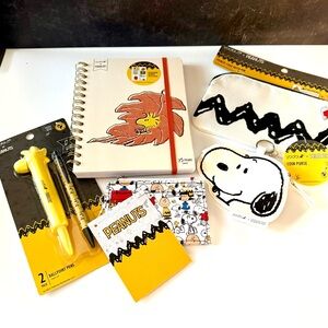 Peanuts Snoopy and Woodstock collection by Yoobi.